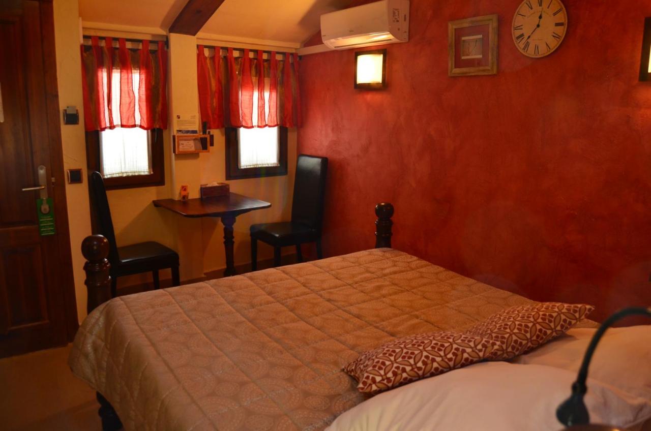 Hotel La Beltraneja Buitrago del Lozoya Zewnętrze zdjęcie